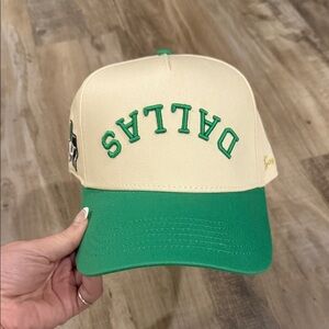 Never worn Dallas Stars x True Brvnd Two-Tone Baseball Cap - Cream & Green
